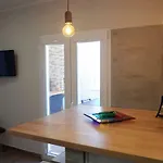 Apartment Lisbon 4 *