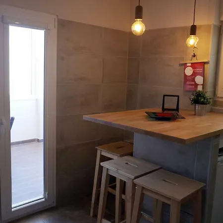 Apartment Lisbon 4 *